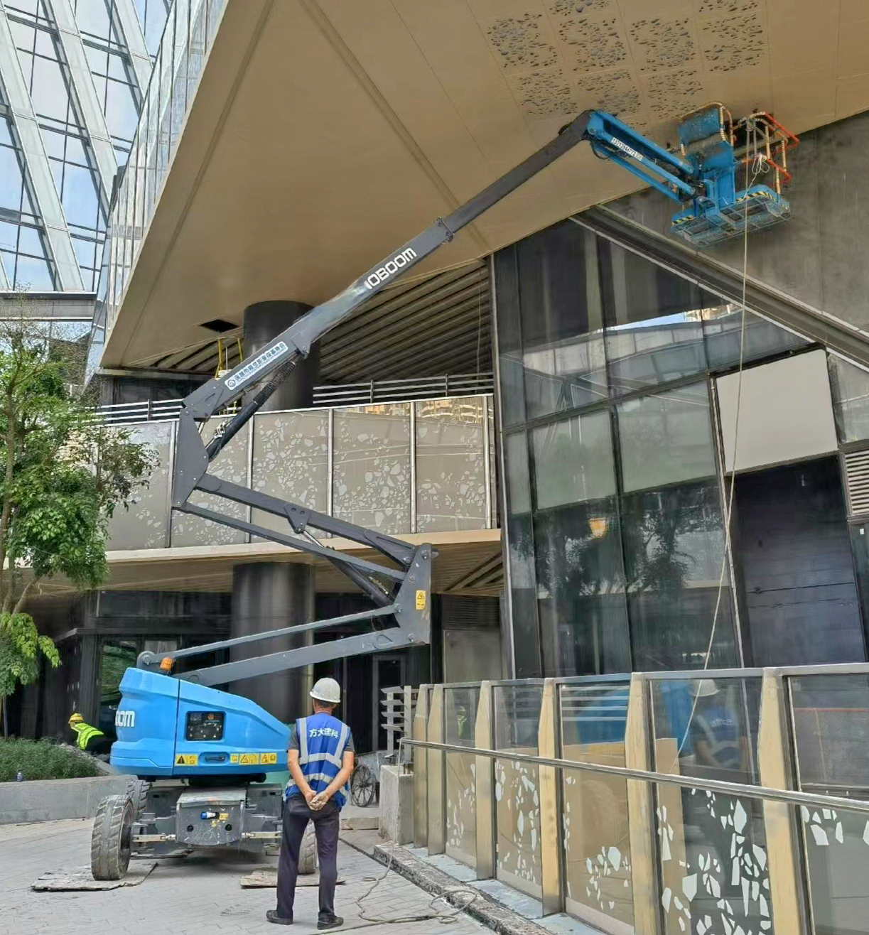 成都電動(dòng)高空車租賃